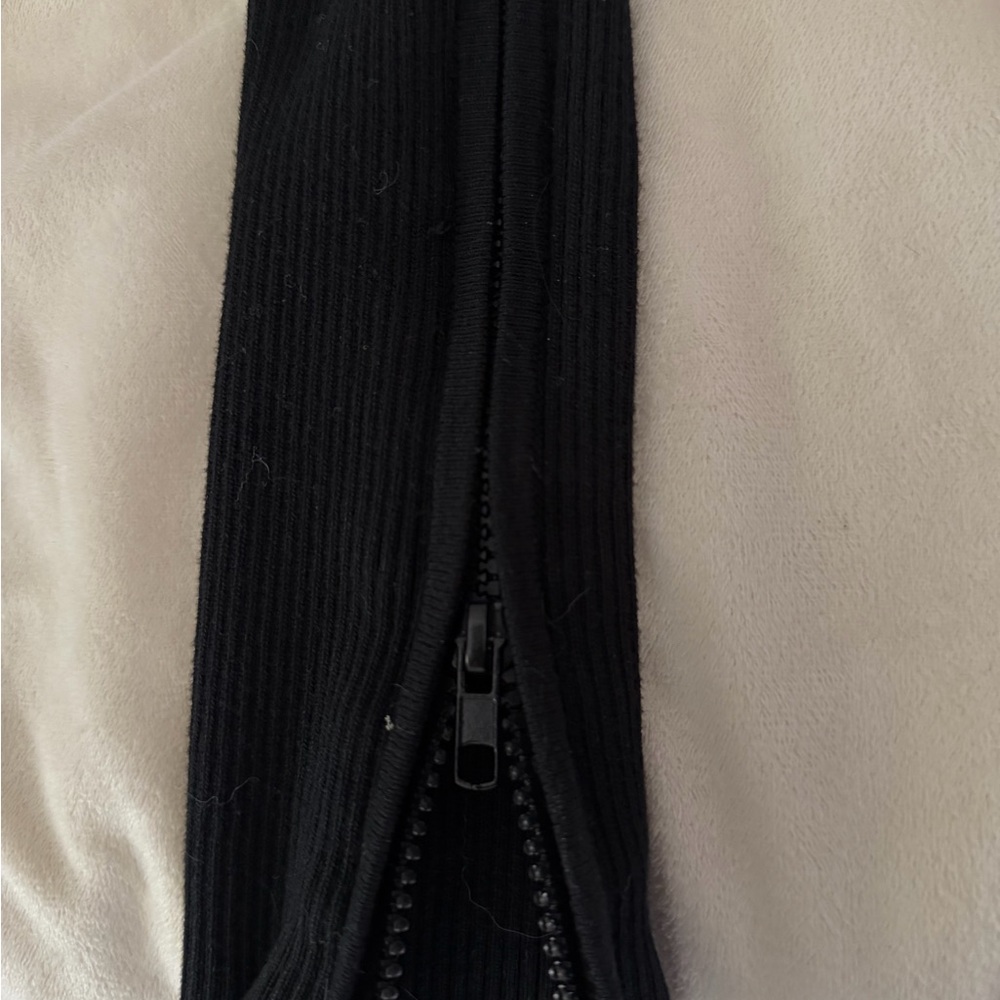 Hera Collection Black Ribbed Top - Picture 5 of 5